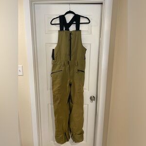 Burton bibs, size medium